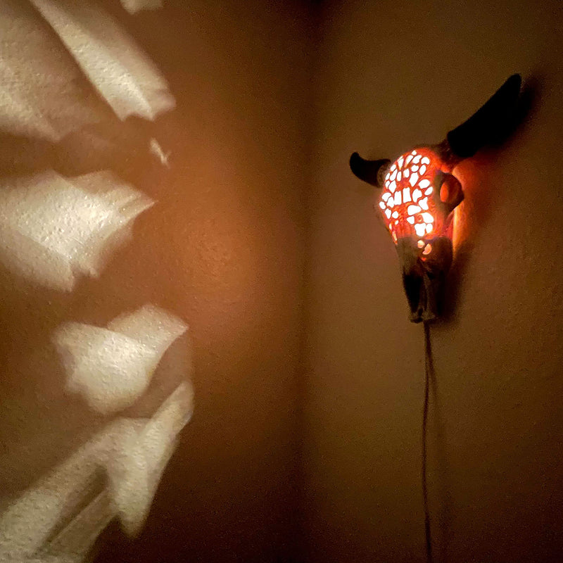 Southwestern Style Steer Skull Resin Decorative Wall Sconce Or Table Accent Lamp with Removable Metal Stand & LED Bulb