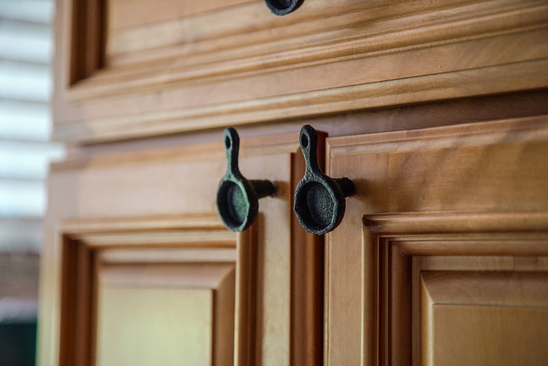 Set of 6 Black Mini Cast Iron Skillet Drawer Pulls - Decorative Kitchen Cabinet Knobs for Rustic Charm - Simple Installation
