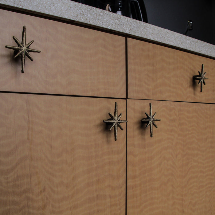 Zeckos Set of 6 Antique Black Finish Mid Century Modern Starburst Drawer Pulls Knobs one_size | DW72150 Zeckos Set of 6 Antique Black Finish Mid Century Modern Starburst Drawer Pulls Knobs one_size | DW72150