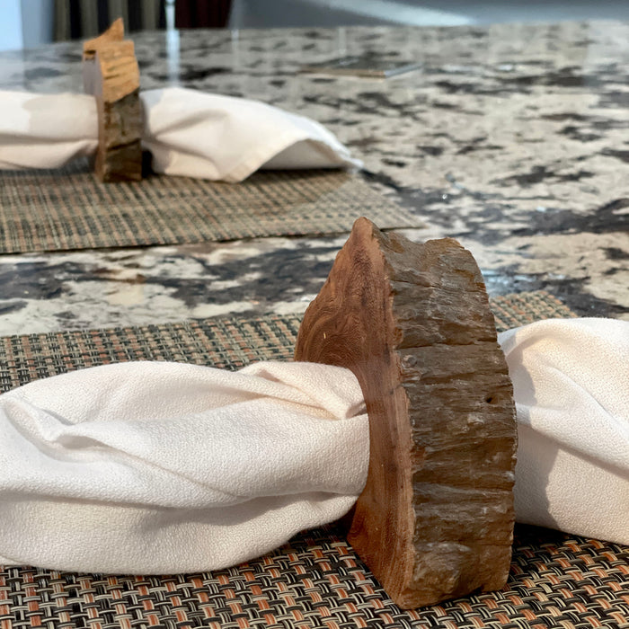 Rustic Elegance - Set of 8 Handcrafted Natural Acacia Wood Slice Napkin Rings - Unique Table Decor for a Charming Dining