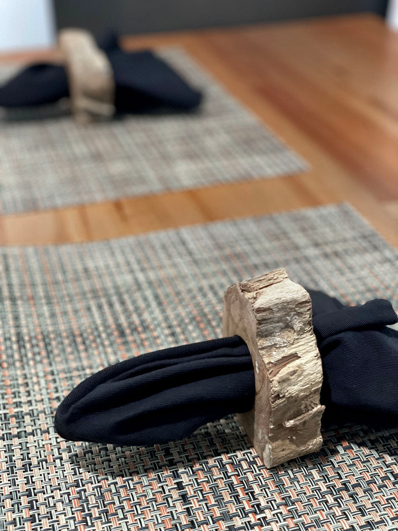 Rustic Elegance - Set of 8 Handcrafted Natural Acacia Wood Slice Napkin Rings - Unique Table Decor for a Charming Dining