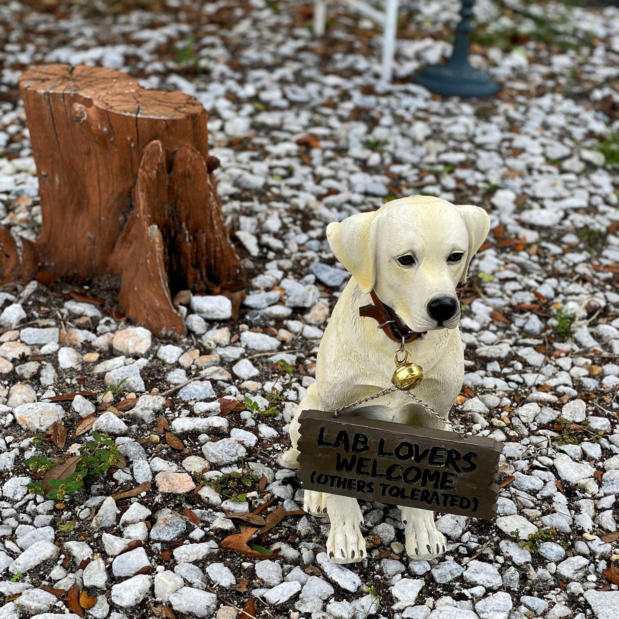 Labrador Retriever Garden Statue with Reversible Welcome — Zeckos