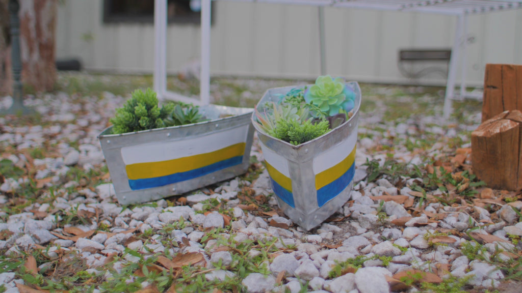 ZKO-99186-galvanized-metal-boat-planter-flower-pot-1A.mp4