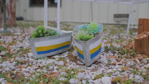 ZKO-99186-galvanized-metal-boat-planter-flower-pot-1A.mp4