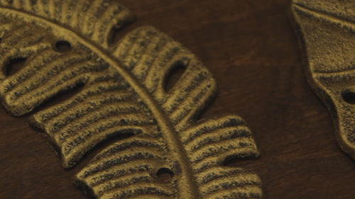 ZKO-99183-tropical-leaf-metal-wall-art-1A.mp4