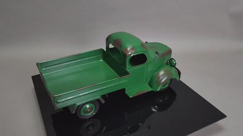 ZKO-99367-green-vintage-truck-video.mp4